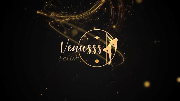 Tocando mi vagina jugosa usando mis u&ntilde;as largas