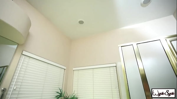 Harmonie Marquis & Lala Ivey's Lesbian French Kisses In The Jacuzzi!