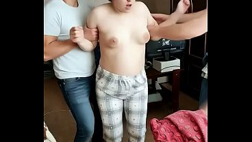 AIが生成した妻が捕まって吸われる
