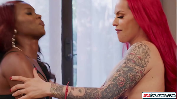 Ts Foxxy kissed a girl and she liked it