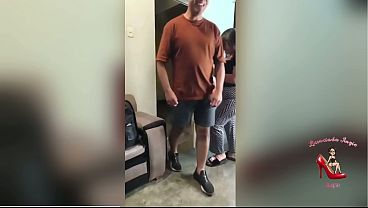Download Video - El amigo de mi hijastro regres&oacute; a darme col&aacute;geno en mis jugosas tetas