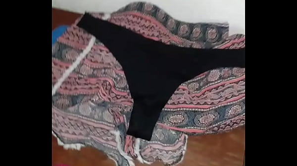 Frissen lehúzott tanga a testvéremtől