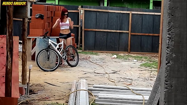 Eu n&atilde;o perco a oportunidade de dar meu c&uacute; na trilha pode gozar dentro