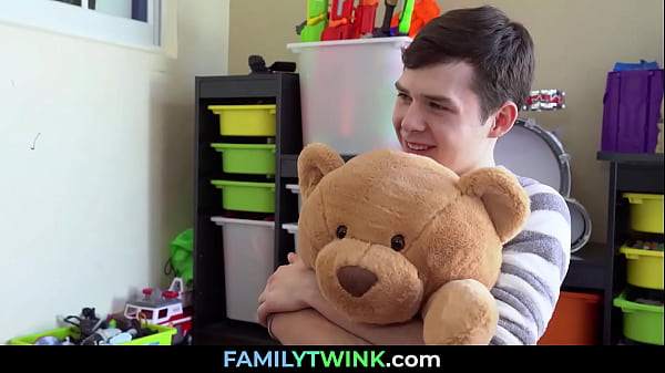 FamilyTwink - Pretty Boy Pampered by his Step F...