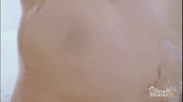 Wet blonde – Maya Rose plays with herself in the tub and gets soaking wet | Benefit Monkey