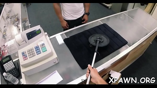 Non-professional is tricked by man