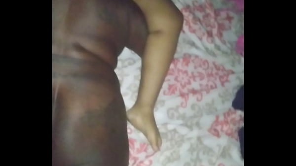 Regardez Hot Ebony Aime Manger La Chatte !!!! Fait L'orgasme Chic Neuf Fois Pendant Que Sir Se Fait Sucer La Bite !!!