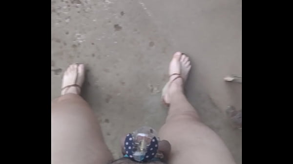 La Chienne La Plus Salope Qui Marche Avec Un Verrou De Chasteté