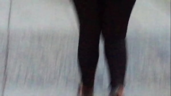 love this sexy asian womans ass