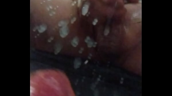 Tôt Le Matin, Branle Avec Une Belle Éjaculation