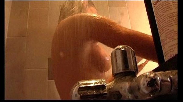 Teen Bulle Pee in Shower