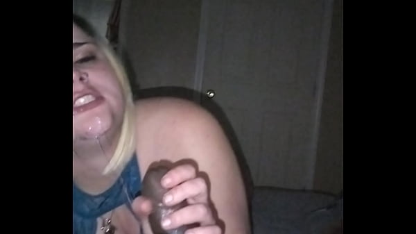 Snowbunnyqueen27 deep throats a beautiful BBC!