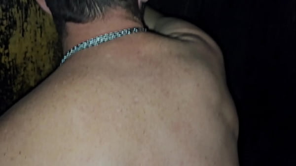 Um negro e um branco em uma foda gostosa nas ca...