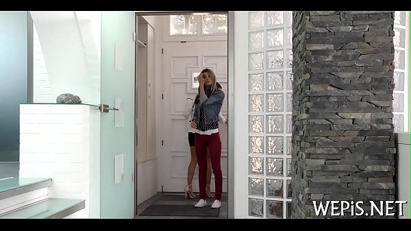 Chicks are pissing on slits