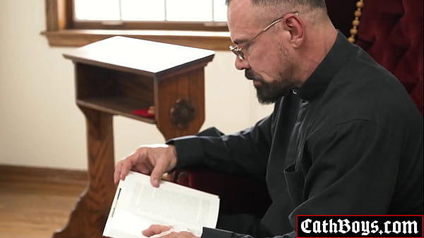Download Video - Holy Fuck&excl; Altar boy Noah White fucked in his virgiinal hole in confessional by unorthodox Priest Max Sargent&excl;