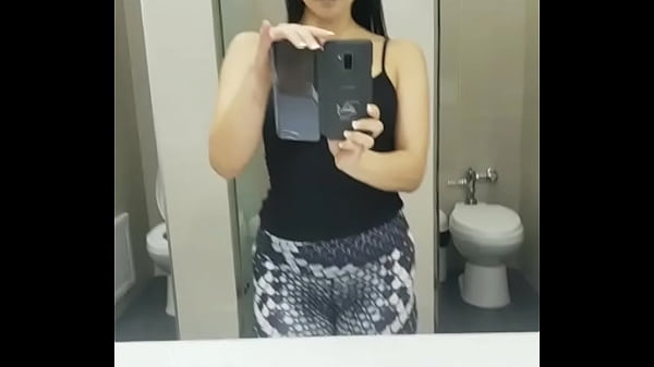 Download Video - Claudia a&period; mostrado el poto en el ba&ntilde;o &lpar;CACHERAZA&rpar;