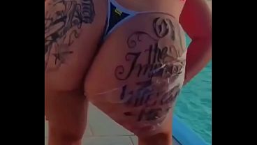shaking her big butt