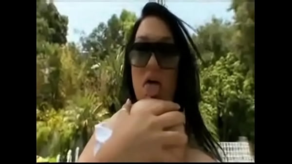 amainzg kissing on bobs
