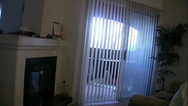 mulher &eacute; filmada escondido se masturbando