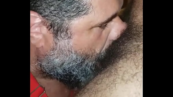 Fim de expediente sobrou um pirocão para ei mamar