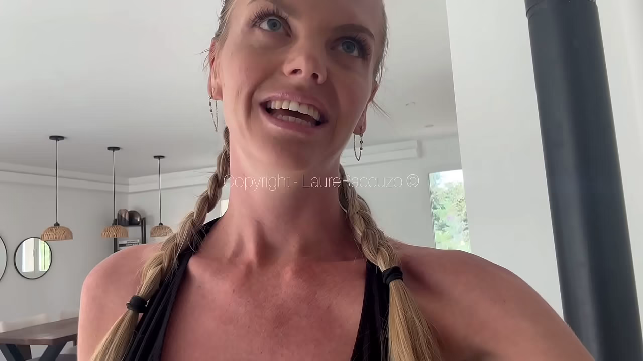 Je pi&egrave_ge le technicien et me fais d&eacute_monter comme une chienne par sa grosse queue !