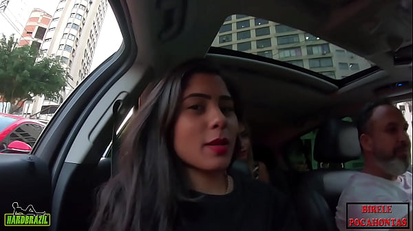 I went to the center of São Paulo and got ready on the side of the cathedral, taking my clothes off in the car - Izabela Pimenta - Binho Ted