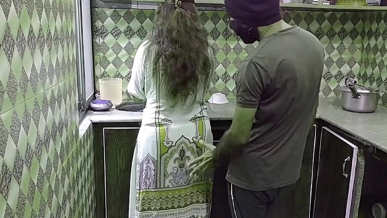 Bhabhi india desi follada en la cocina mientras está ocupada en la cocina (audio hindi xxxx)
                     muchos negros