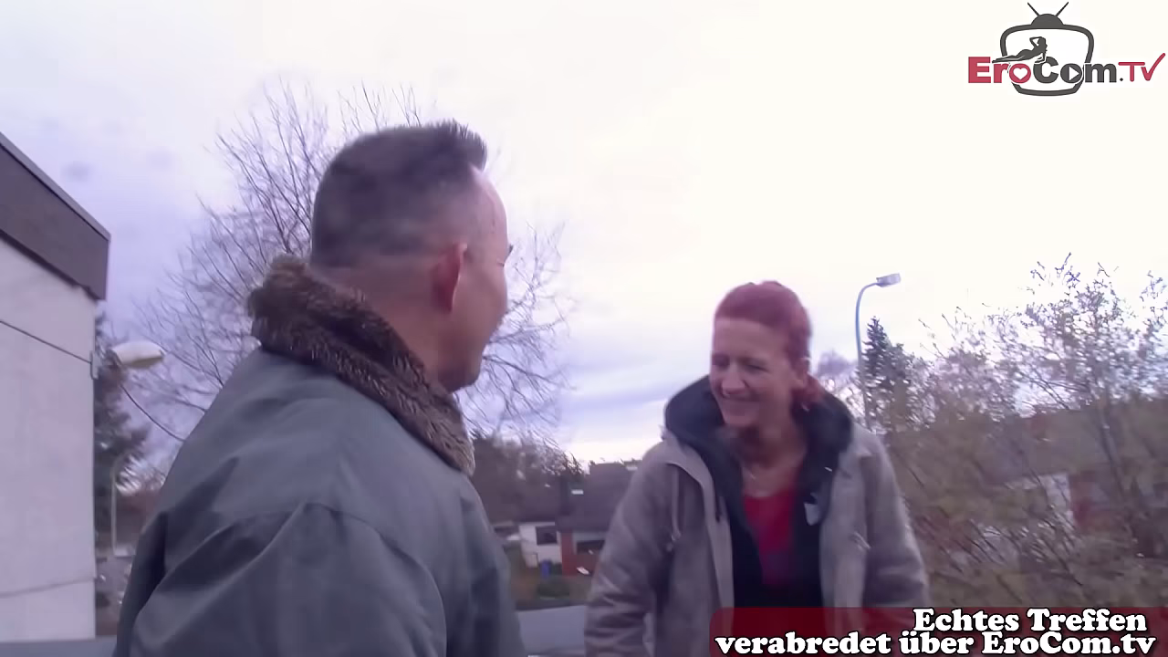 Extrovertierte deutsche Frau auf der Stra&szlig_e f&uuml_r Sex angesprochen