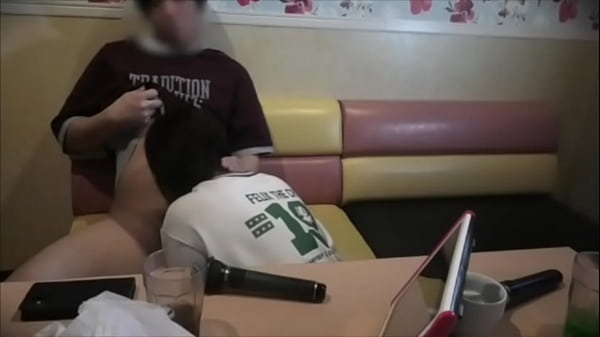 Sex with a 21-year-old girlfriend with a short cut at karaoke. If the store clerk finds out and becomes a big deal, it's the end of my life, so I had sex so that I wouldn't be whispered.