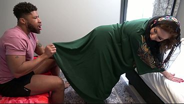 Hijabi stepmom fucked hard by her BBC stepson instead of cleaning the house