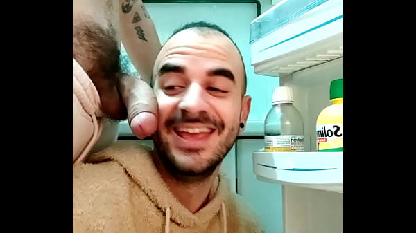 Xisco gets chorizo from Leo Bulgari