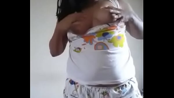 Needy Se Masturbe Et S'exhibe