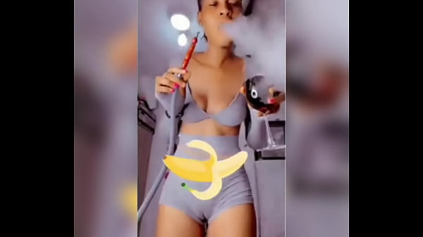 Cameltoe girl twerks hard