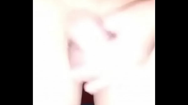 se pajea frente a la camara