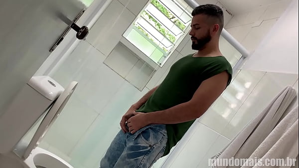 Fetiche de caras tomando banho pelad&otilde;es (parte2)