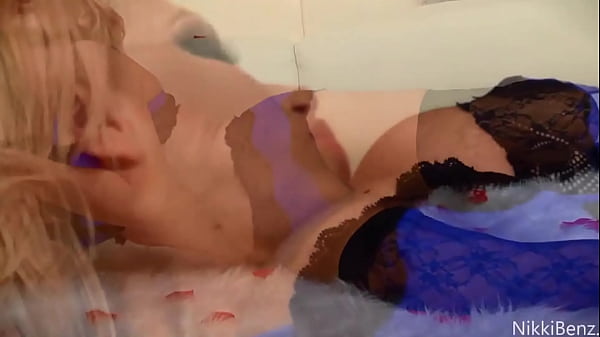 Chesty Nikki Benz Finger Fucks Her Cunt During Solo Performance!