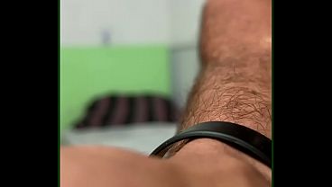 夫に裏切られた妻が、夫の教え子と寝るセクシーなブルネットの妻