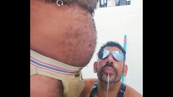 TOILET HUMAN. O PRAZER DE FAZER UM SUB DE MICTÓ...