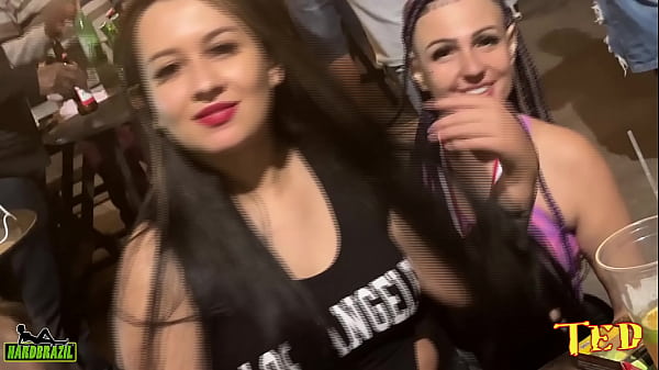 Il Y Avait Une Putain Au Milieu De La Pagode Dans Le Cassé - Dai Da Praia - Nicole Brazil - Casal Dna - Dnox Brazil - Camila Prado - Paulinho Da Praia Grande