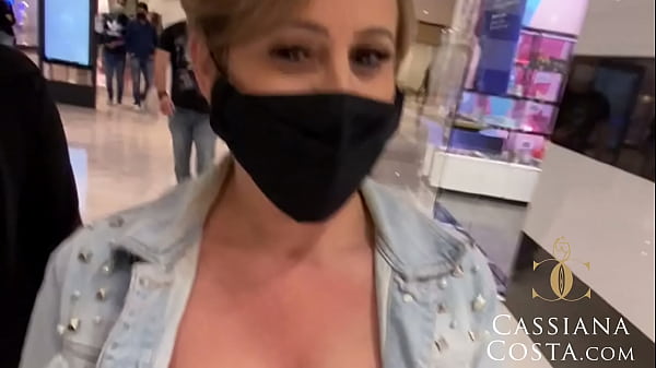 Download Video - Passeando no shopping encontrei um amigo e adivinhem&quest; Sentei no pau duro dele at&eacute; ele me virar e foder meu cu