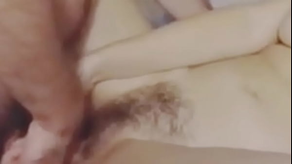 Estudiante dormid, despierta ardiente mojada su vagina.