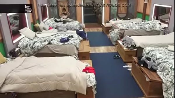 Troia Bruna Tette Impertinenti