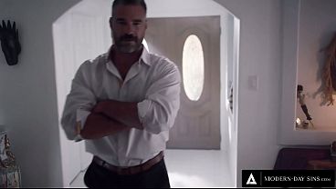MODERN-DAY SINS - Naughty Anny Aurora Sneaks Off To Bang Her BFFs Stepdad SPANISH SUBTITLES