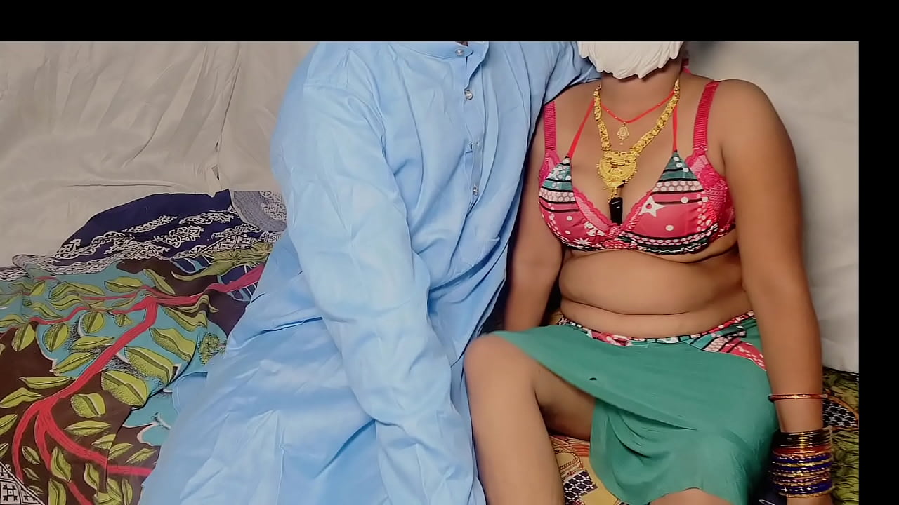 Hot wife gets full anal sex in sugarcane field, desi style