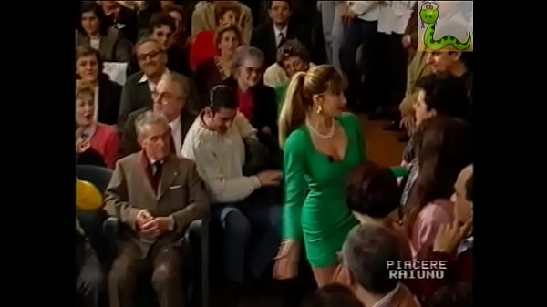 Simona Tagli - Pleasure Raiuno green dress