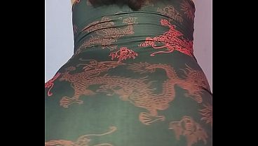 Arelyb showing her buttocks