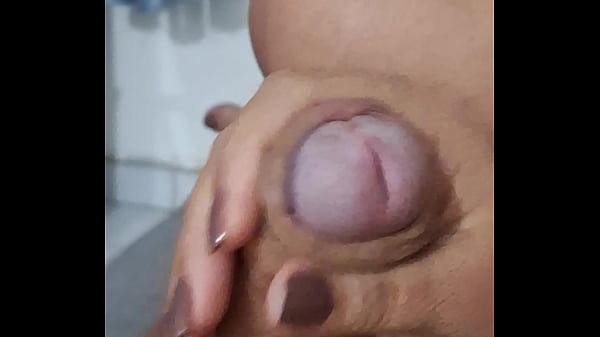 Download Video - Madastra assistindo filme com enteado sozinhos em casa&comma; ela s&oacute; queria estar apertando algo&period; Por favor&comma; n&atilde;o goze