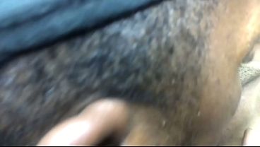 2人の黒人男性が女性器を舐めてファックする