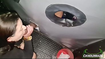 Monica Lima sendo fodida por um desconhecido no Gostosa da bucetinha loira aguentando rola no swing