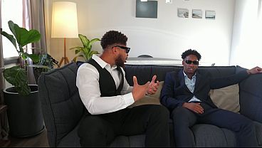 dos negros se follan su compañera de piso y la disfrazan de gatita